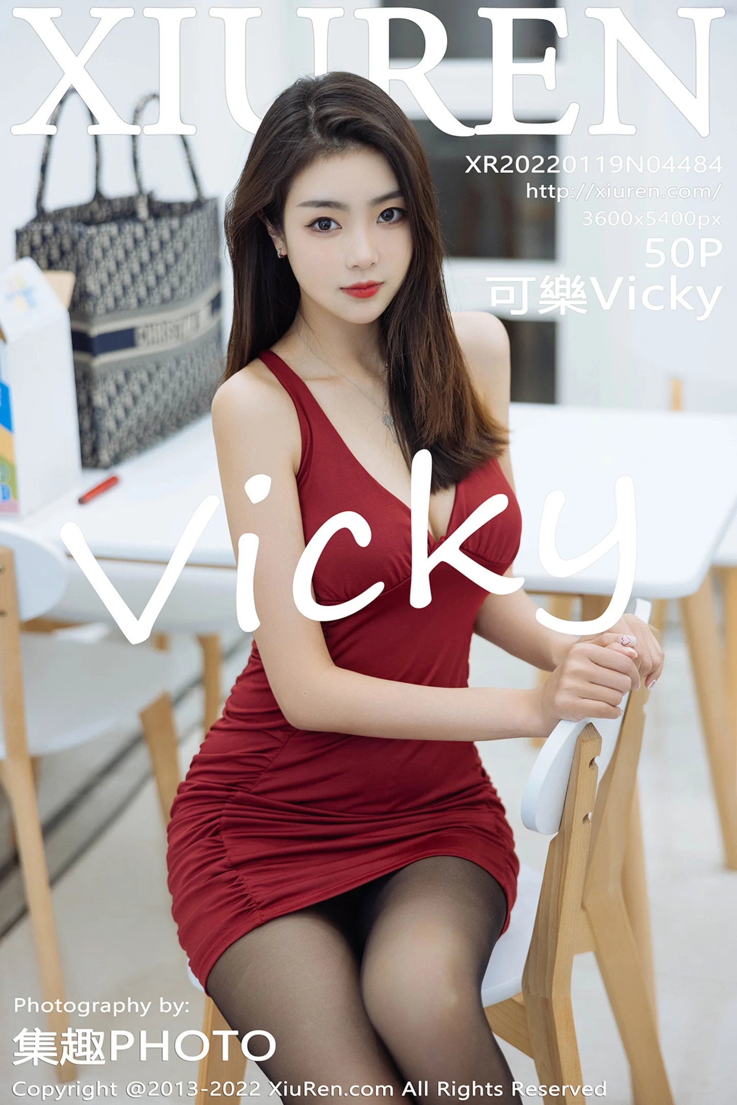 [XiuRen秀人网]VOL.4484 模特可乐Vicky私房红色性感连衣短裙配黑丝裤袜秀美腿诱惑写真50P-秀人网官方网站
